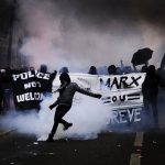 Gerçek (Kapitalizm öldürür!) ve gereken (Kapitalizmi öldürün!)*